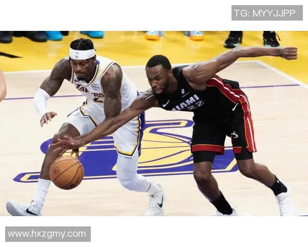 雷霆与凯尔特人激战正酣双方明星球员争夺胜利荣耀